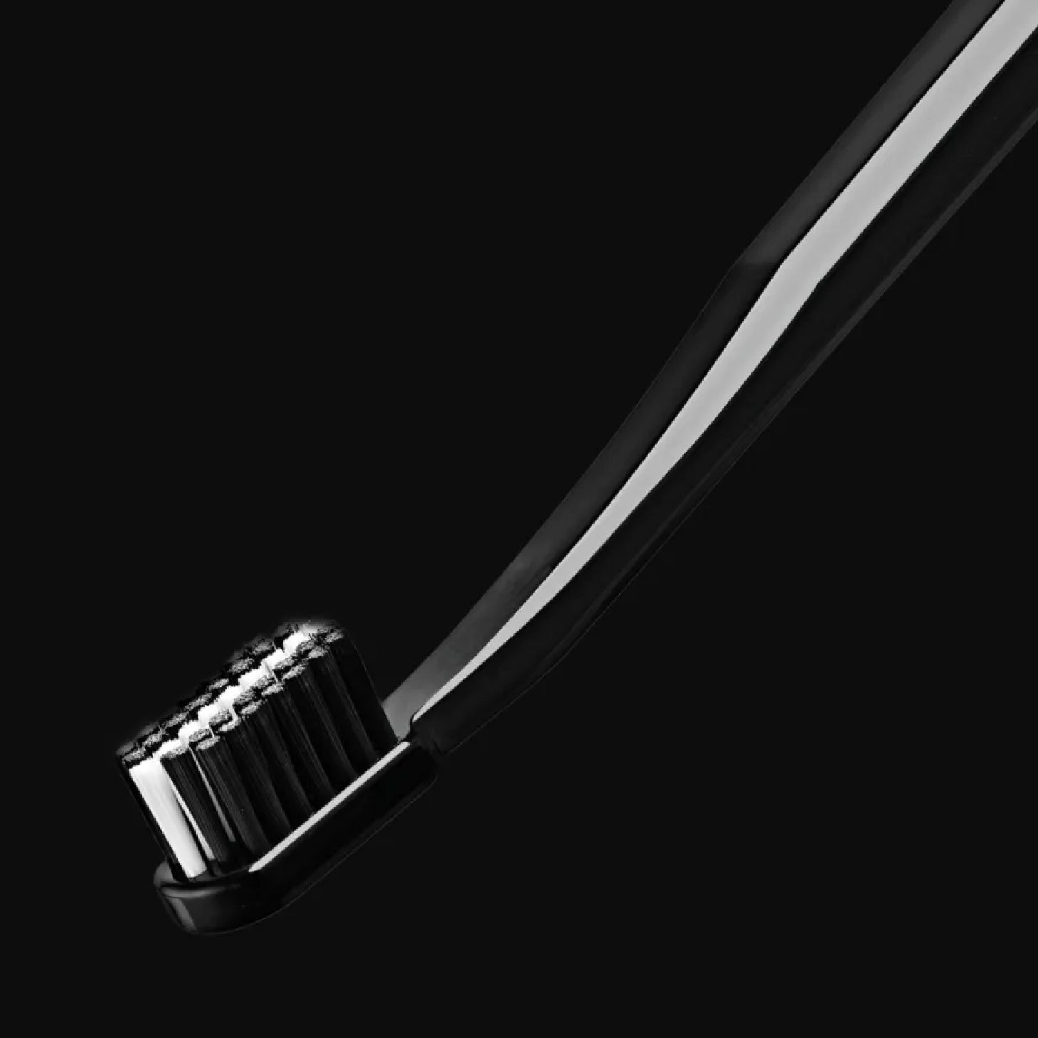 Curaprox Black Is White Kit Escova de Dentes Branca + Escova Preta