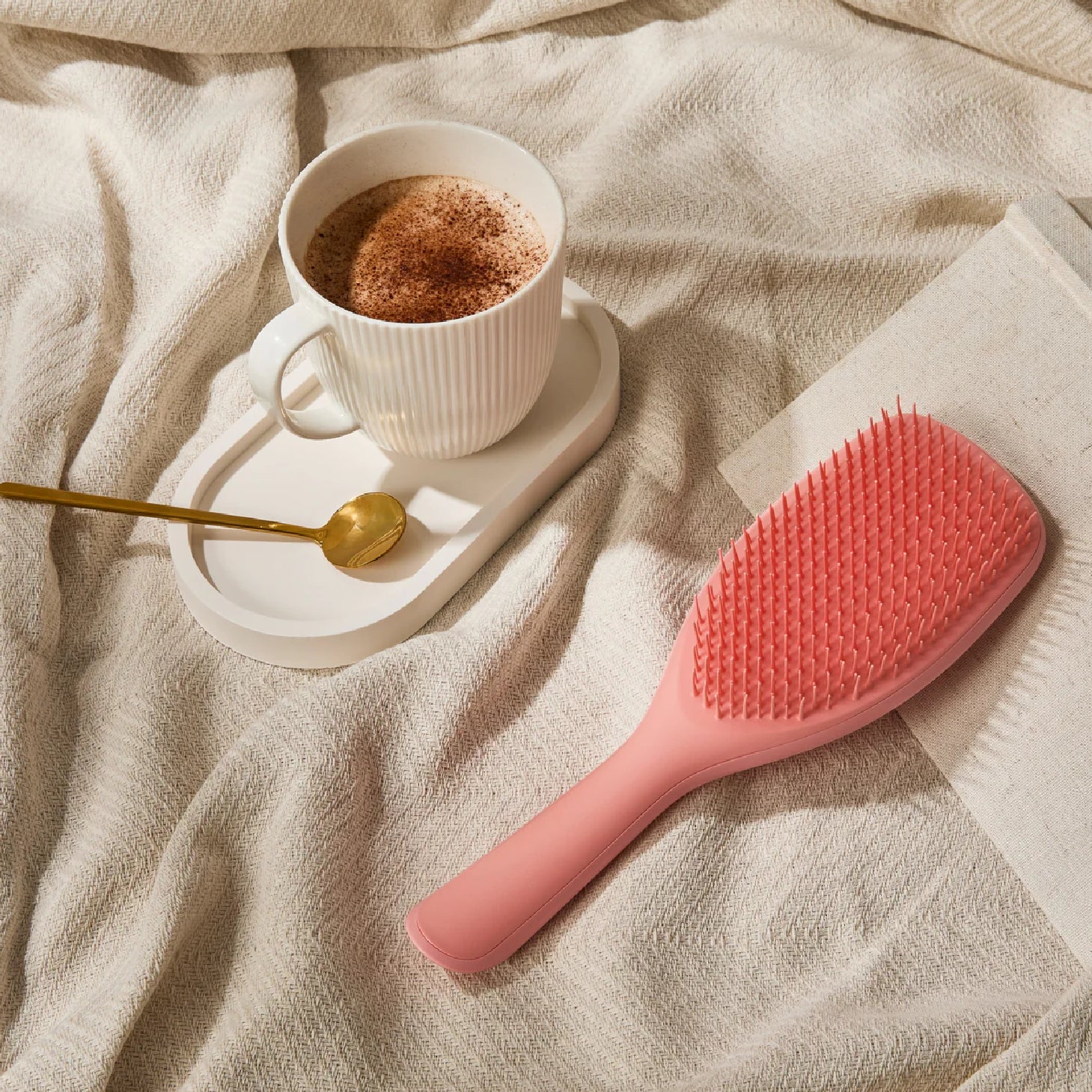 Cepillo grande para desenredar el cabello húmedo Ultimate de Tangle Teezer con brillo melocotón
