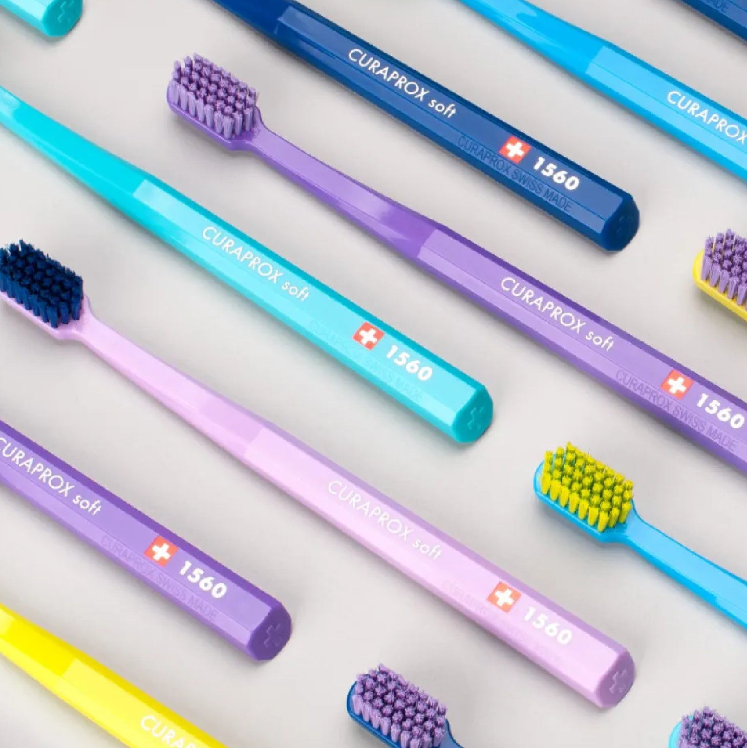 Curaprox CS 1560 Soft Escova de Dentes