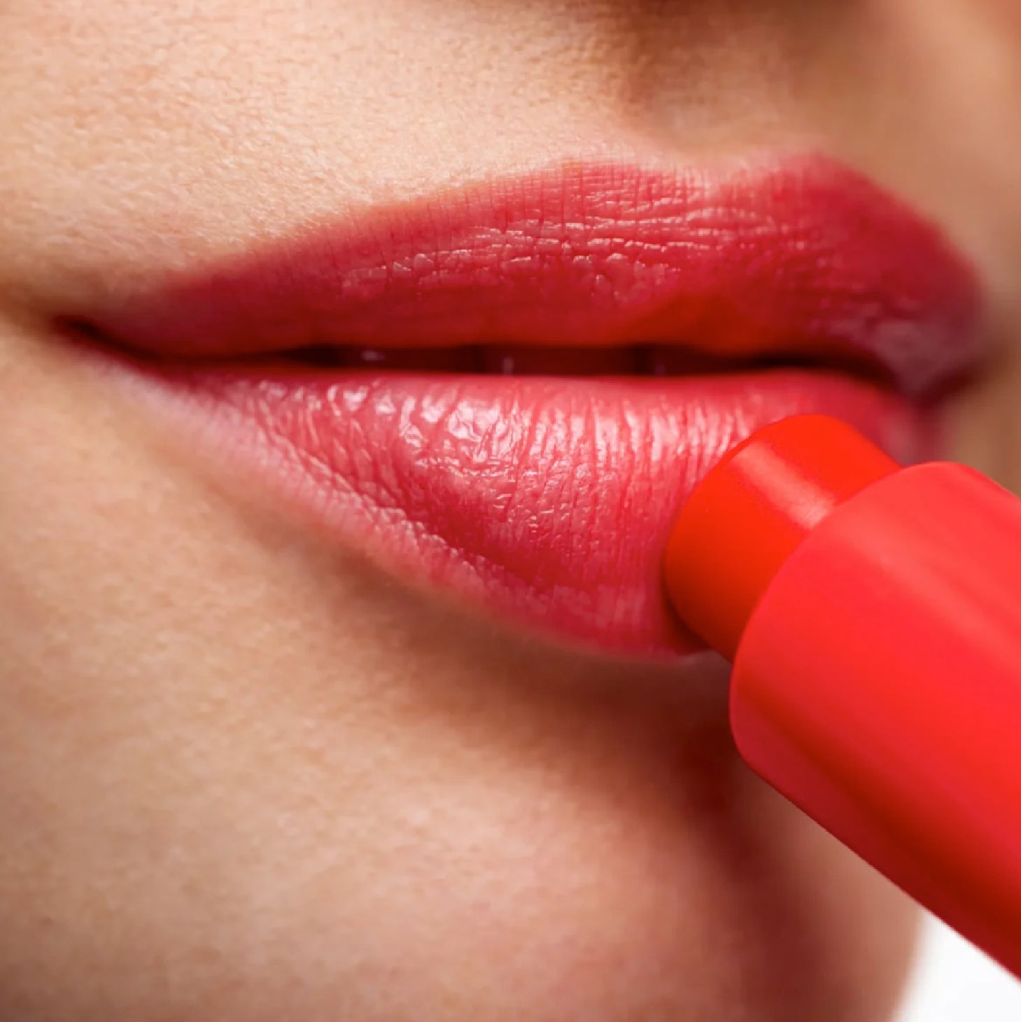 Isdin Reparador Labial Stick com Ácido Hialurónico 4g Vermelho