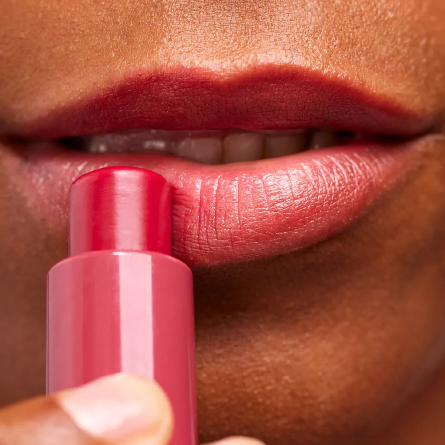 Isdin Reparador Labial Stick com Ácido Hialurónico 4g Bordeaux