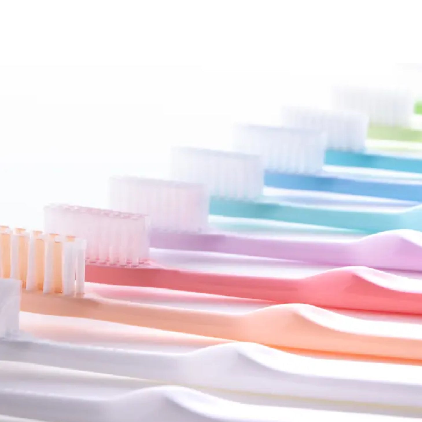 Elgydium Clinic Sensitive Escova de Dentes